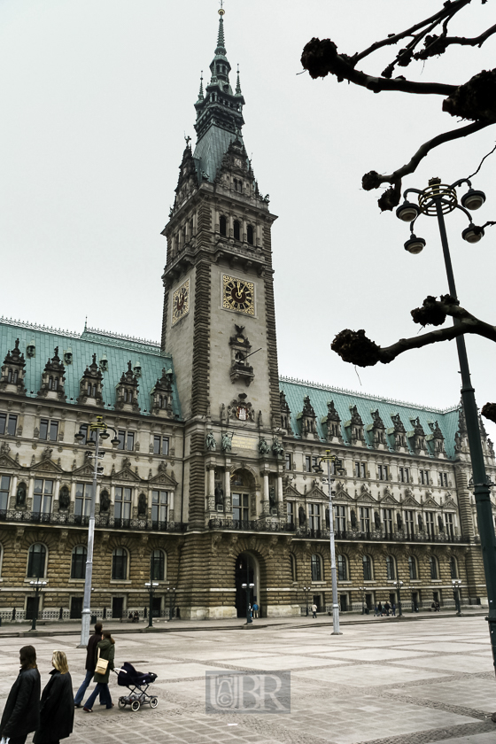 rathaus_05_mit_fußgaengern