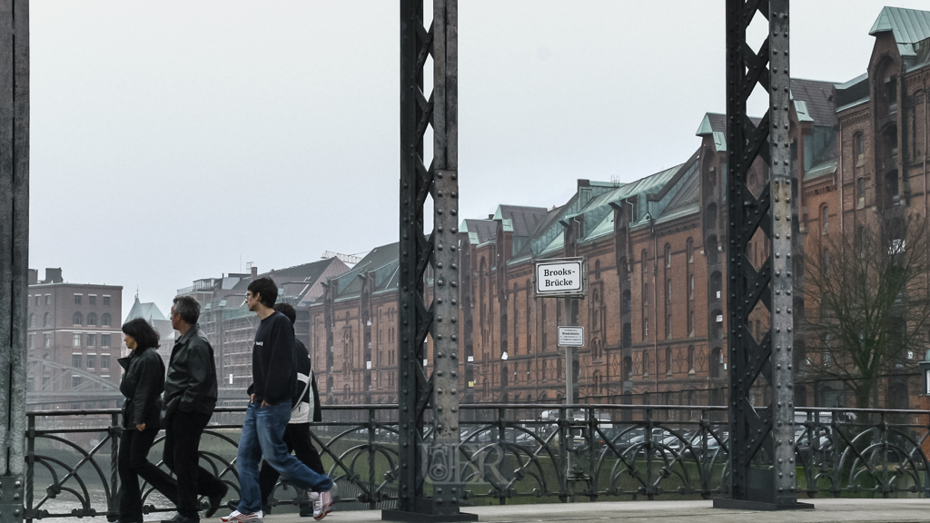 brooks_bruecke_mit_3_pers