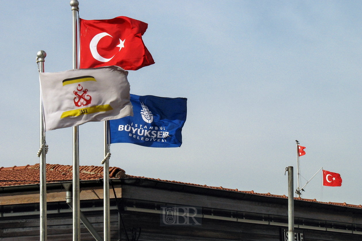 Gemeinsam weht sich's leichter - Wappen Istanbul mit Halbmond