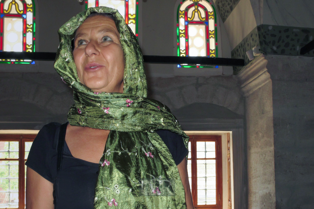 Touristin in der Moschee
