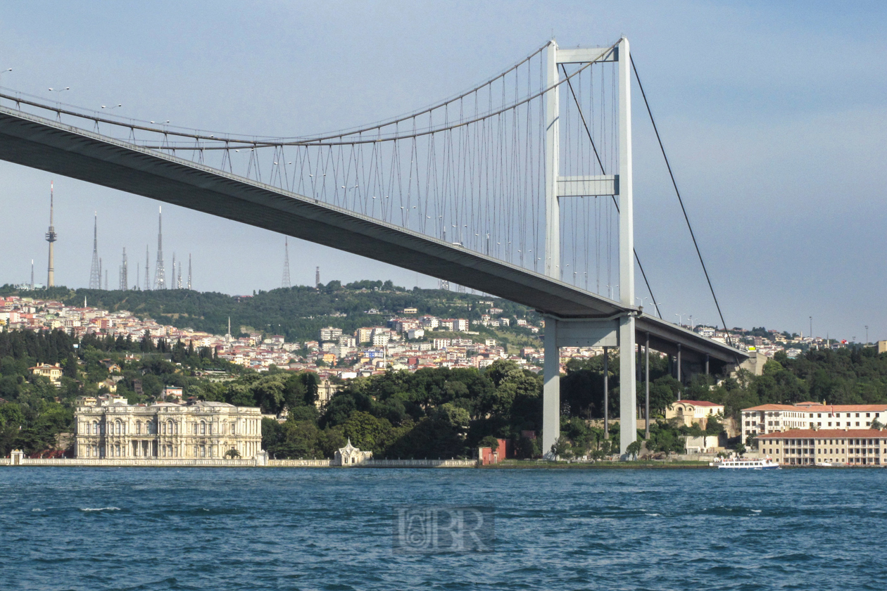 Zwei Brücken über den Bosporus - 'Istanbul Bosporus Brücke'  und 'Europa-Asien Brücke'