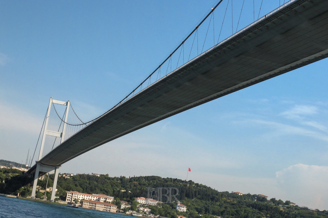 Zwei Brücken über den Bosporus - 'Istanbul Bosporus Brücke'  und 'Europa-Asien Brücke'