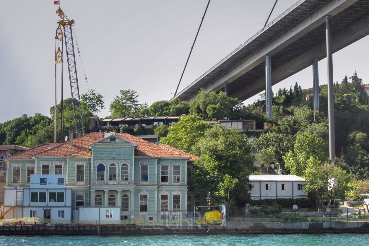 Zwei Brücken über den Bosporus - 'Istanbul Bosporus Brücke'  und 'Europa-Asien Brücke'
