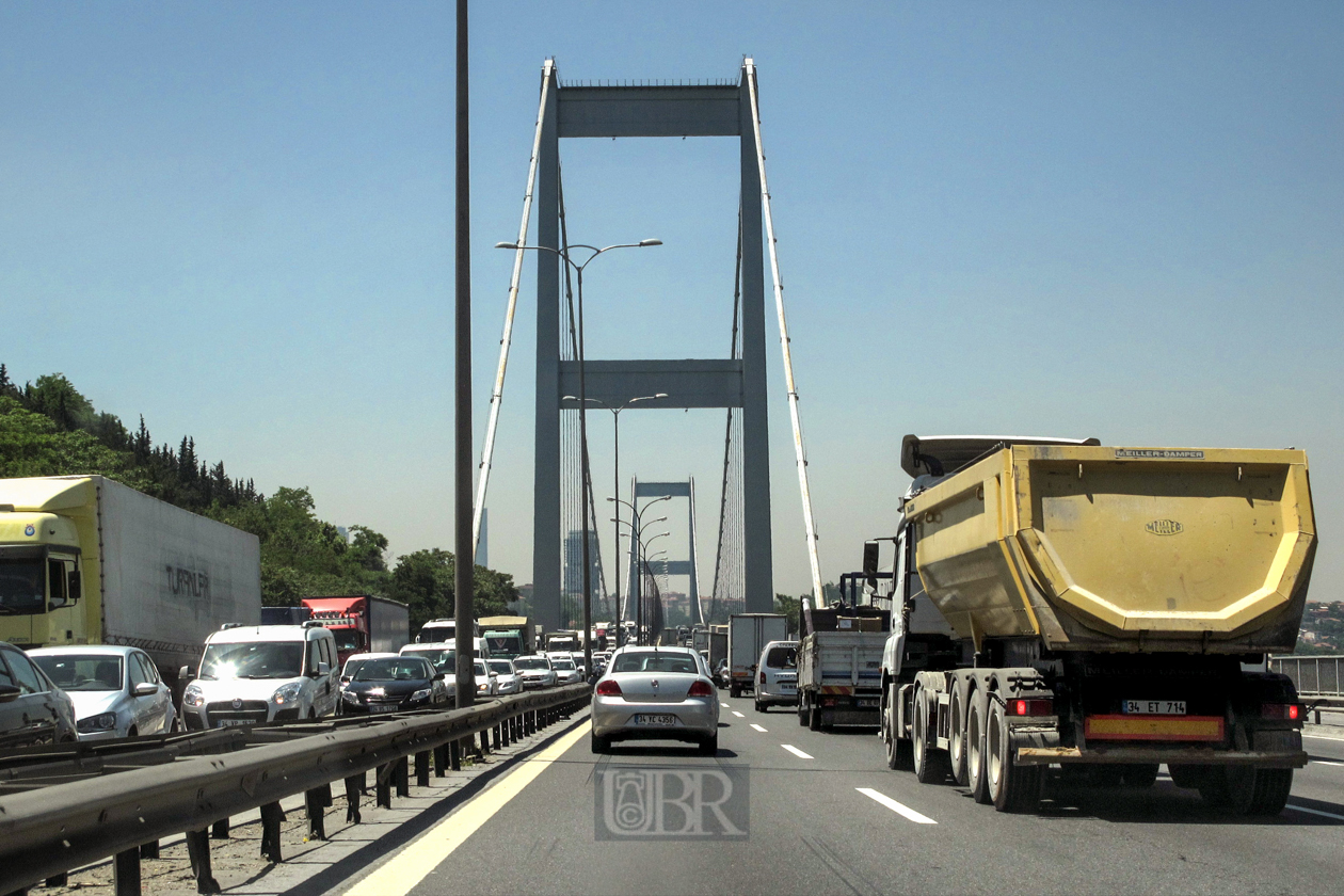 Zwei Brücken über den Bosporus - 'Istanbul Bosporus Brücke'  und 'Europa-Asien Brücke'