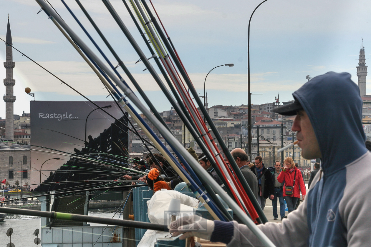 Angeln auf der Galata Brücke - ein beliebter Zeitvertreib