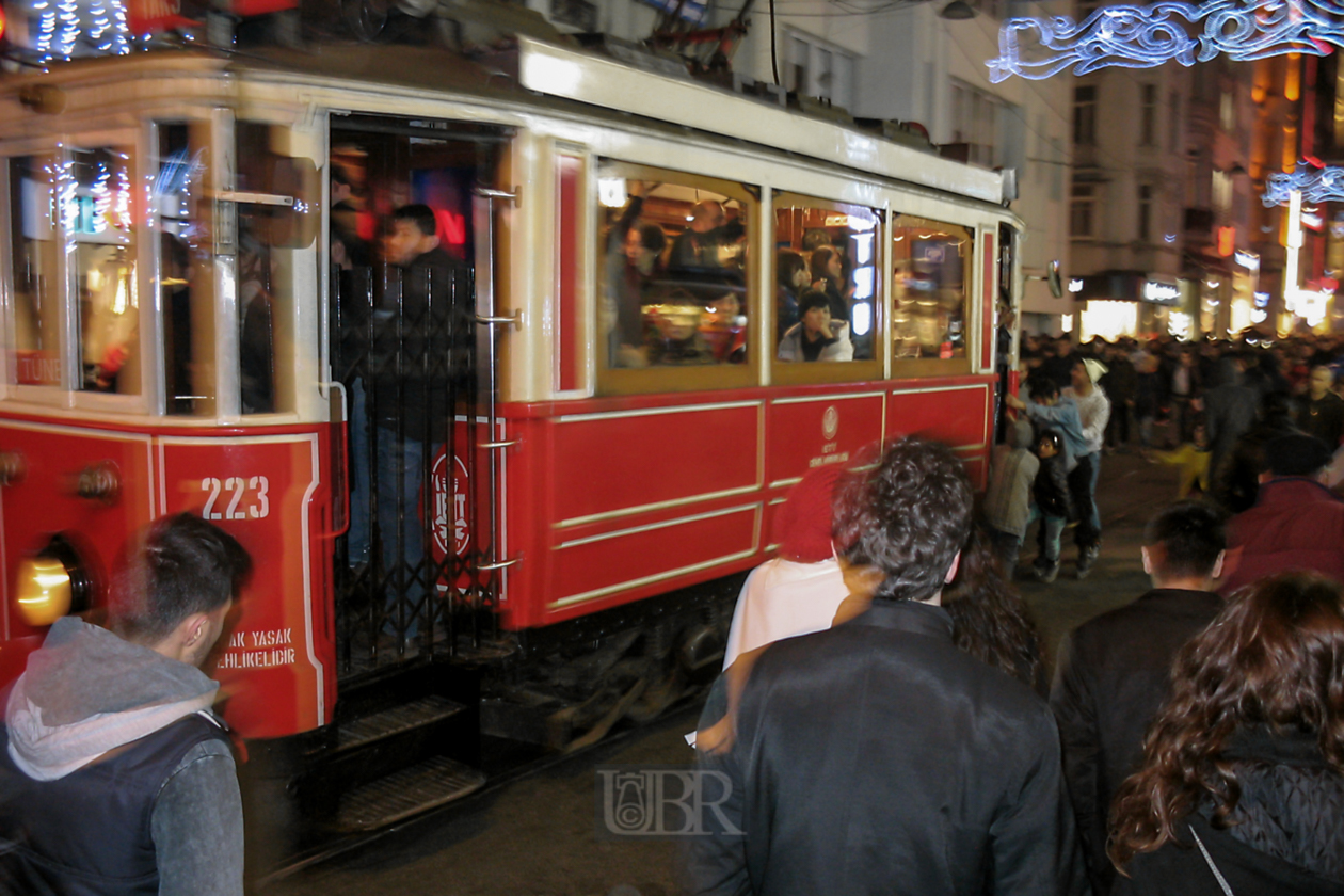 Straßenbahn auf dem Weg zum Taksim-Platz