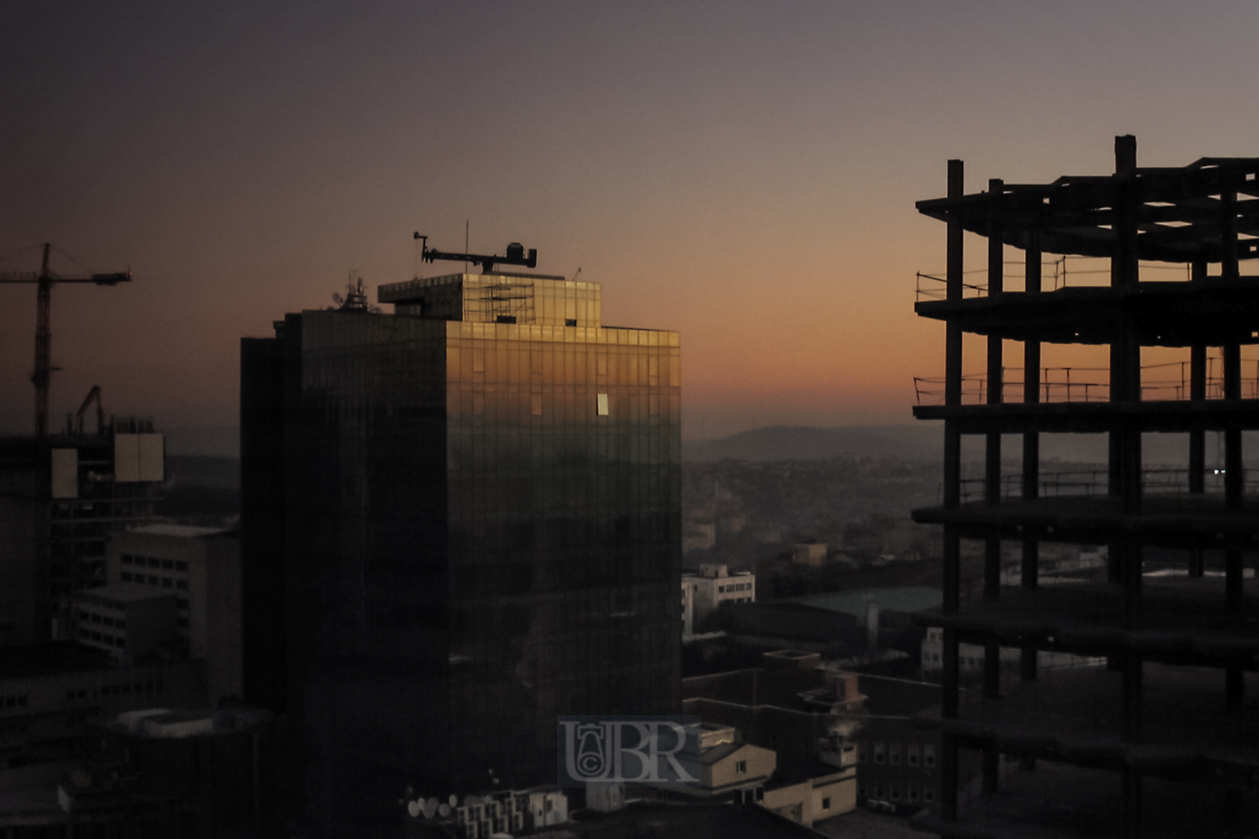Blick auf eine Baustelle - oder eine Bau-Ruine ?