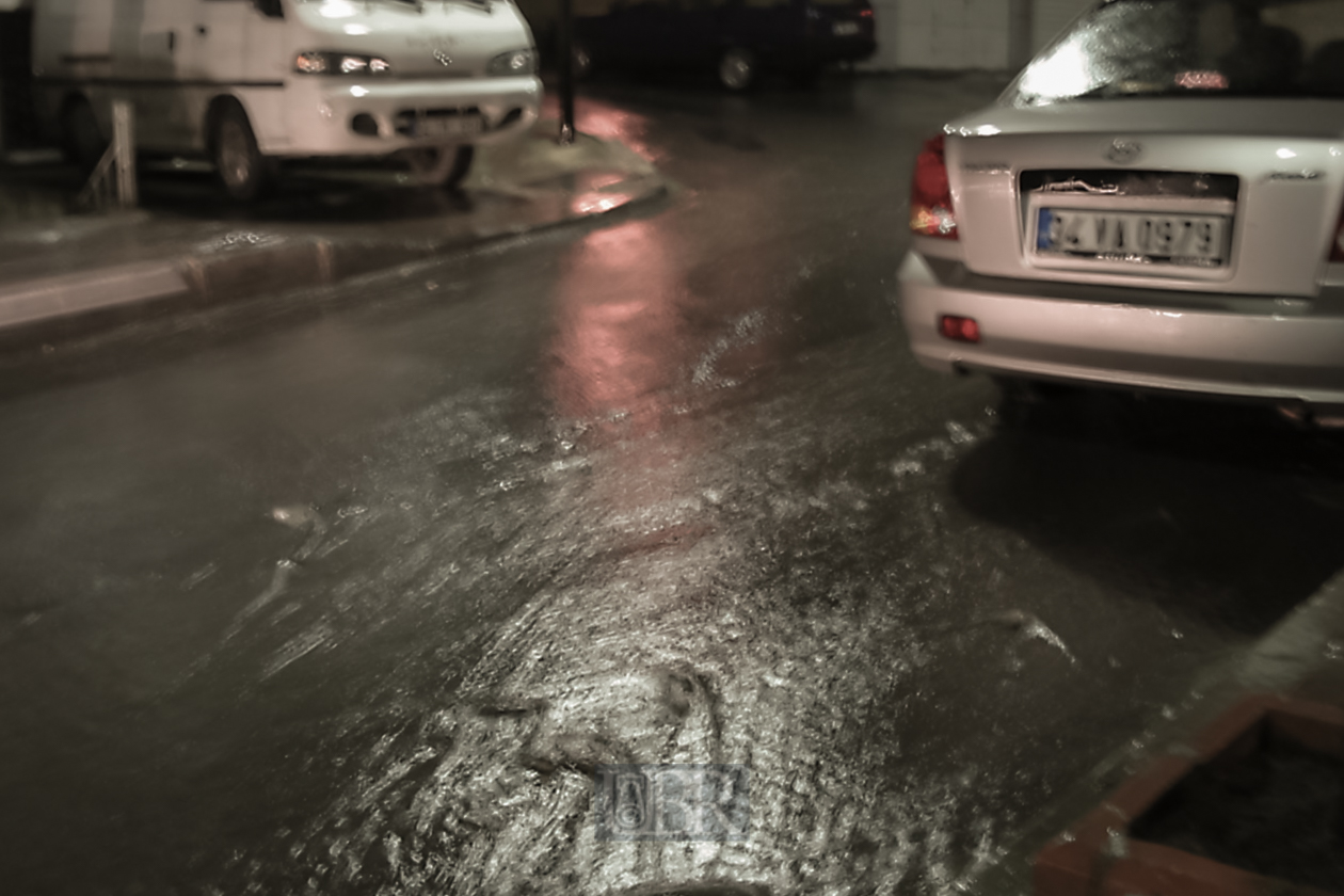 Nacht und Regen im März / 2