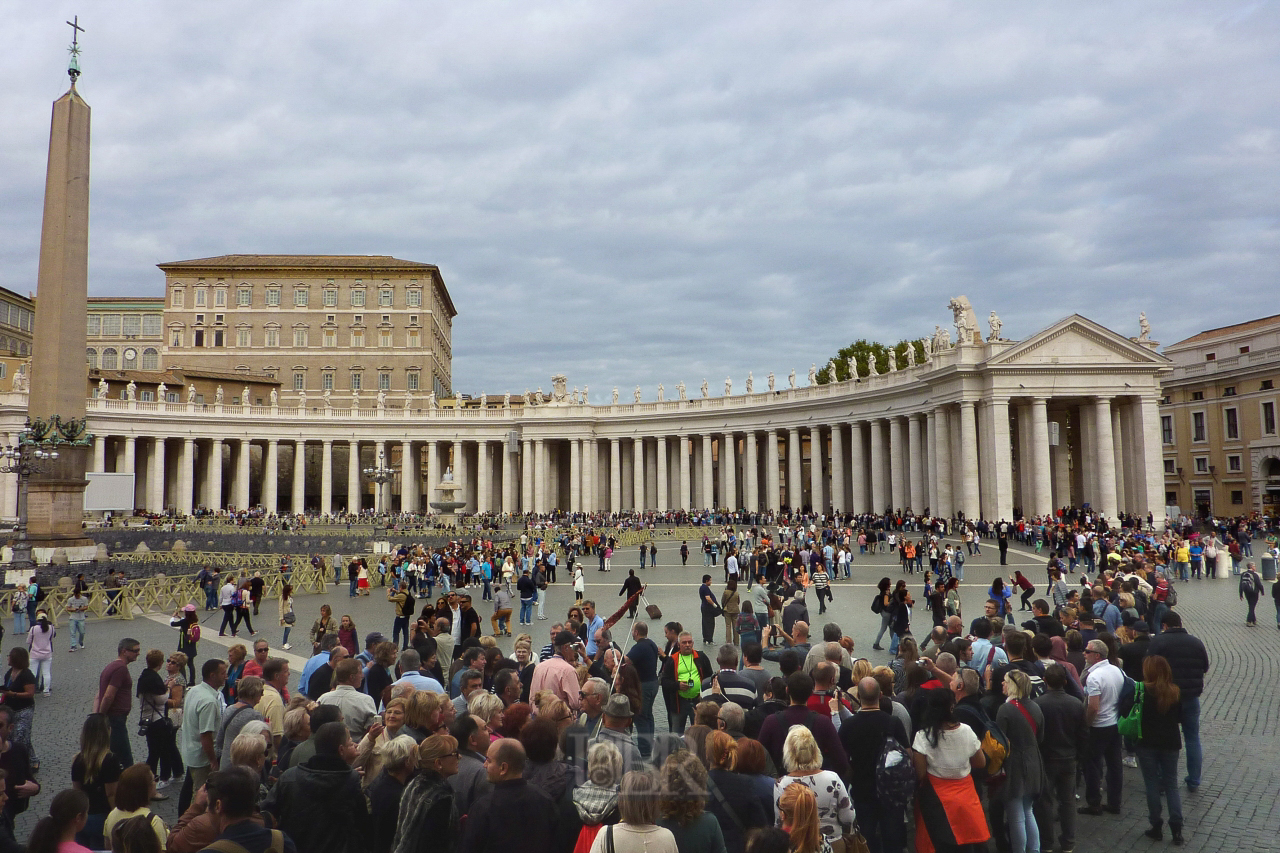 st_peter_12_warteschlange