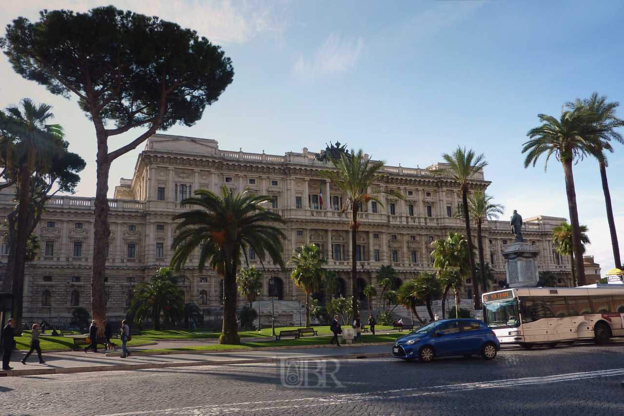 piazza_cavour_02_justizpalast