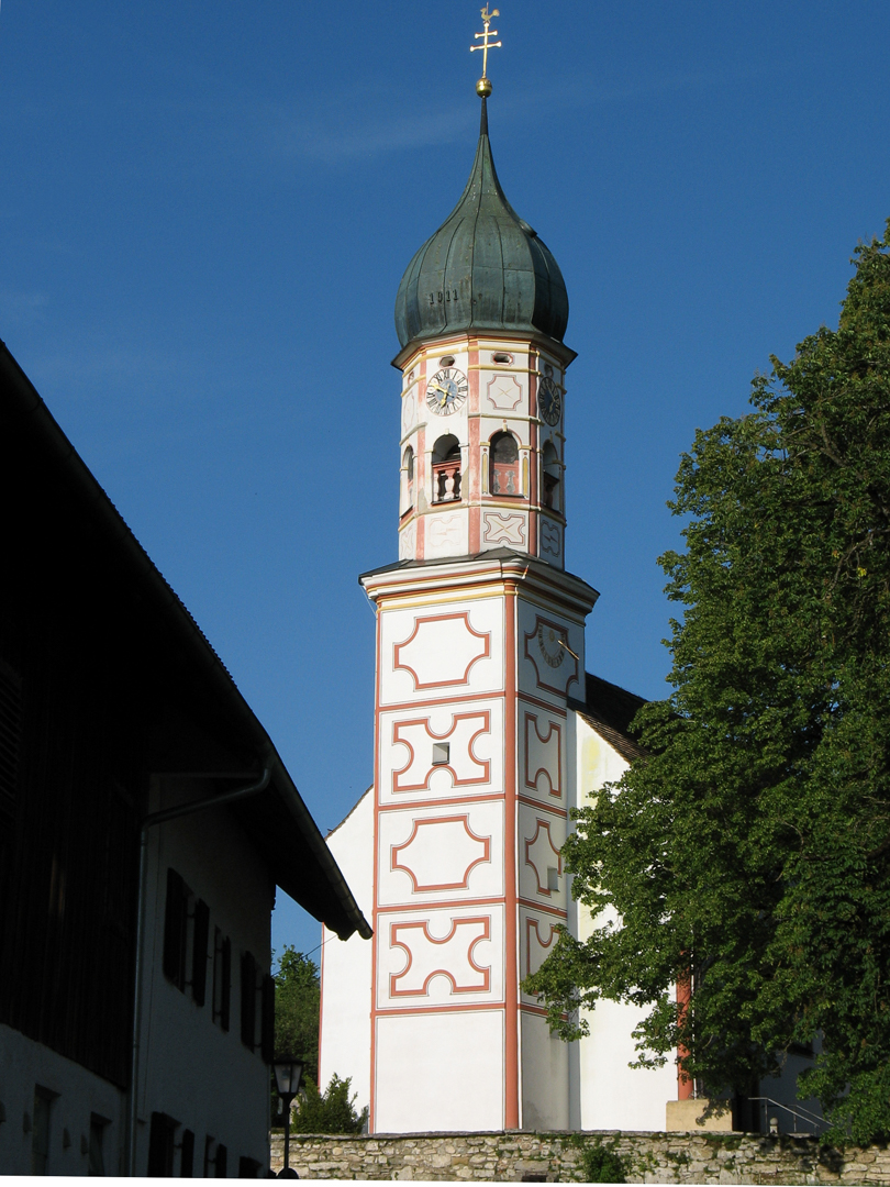 Im Dorf Aidling am Riegsee