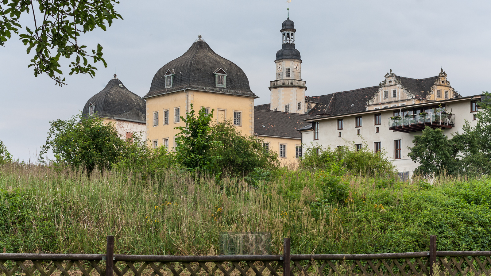 Schloss Coswig mit Renovierungsbedarf