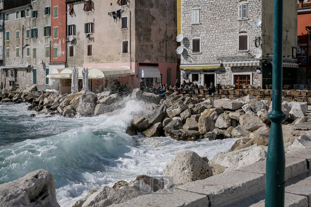 rovinj_51_molo_grande_wellen
