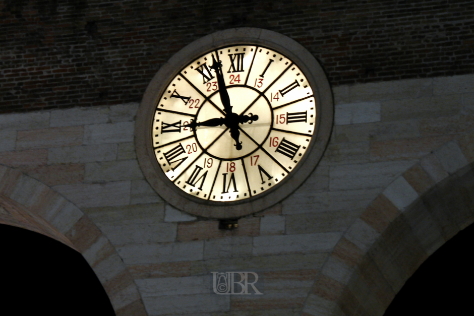 verona_20_stadttor_uhr