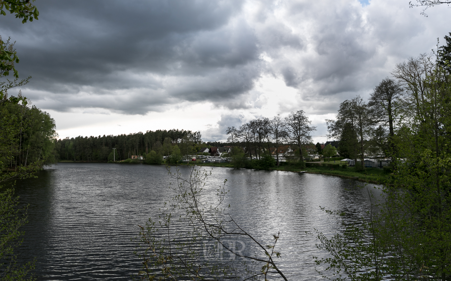 Wolken und Regen von Westen