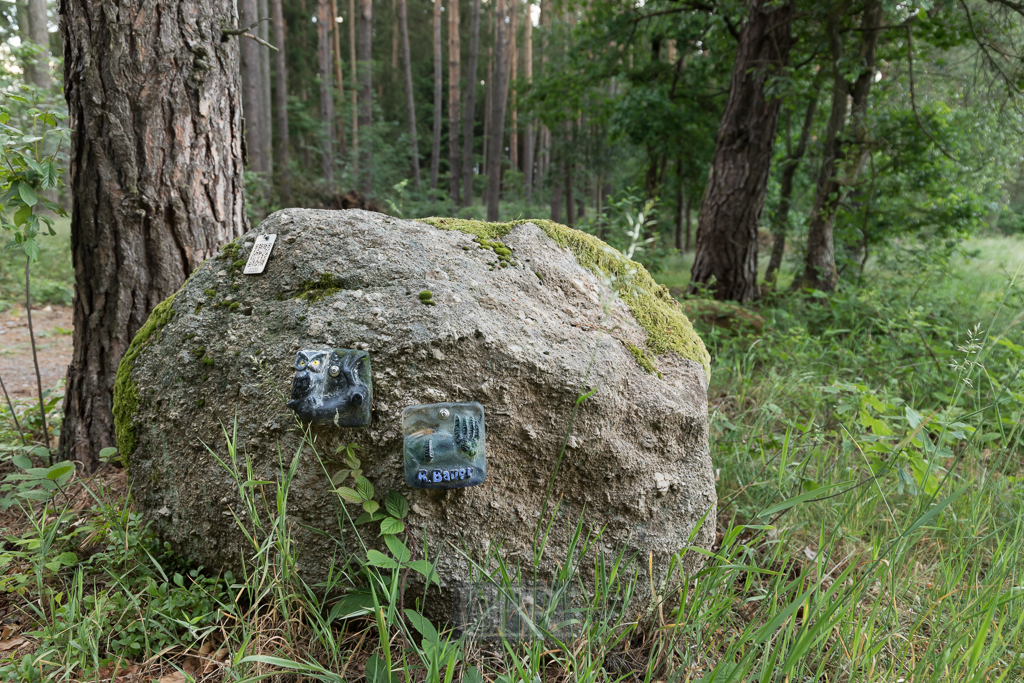 Steine und Bäume als Grabstellen benutzt oder reserviert