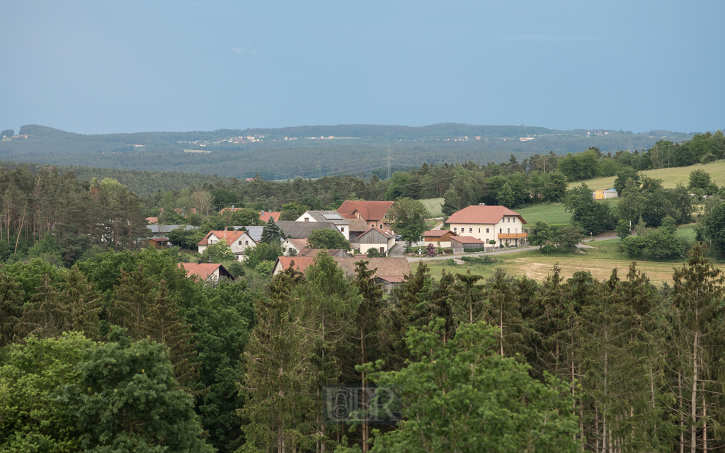 Blick vom Naturfriedhof auf den Weiler Gunt