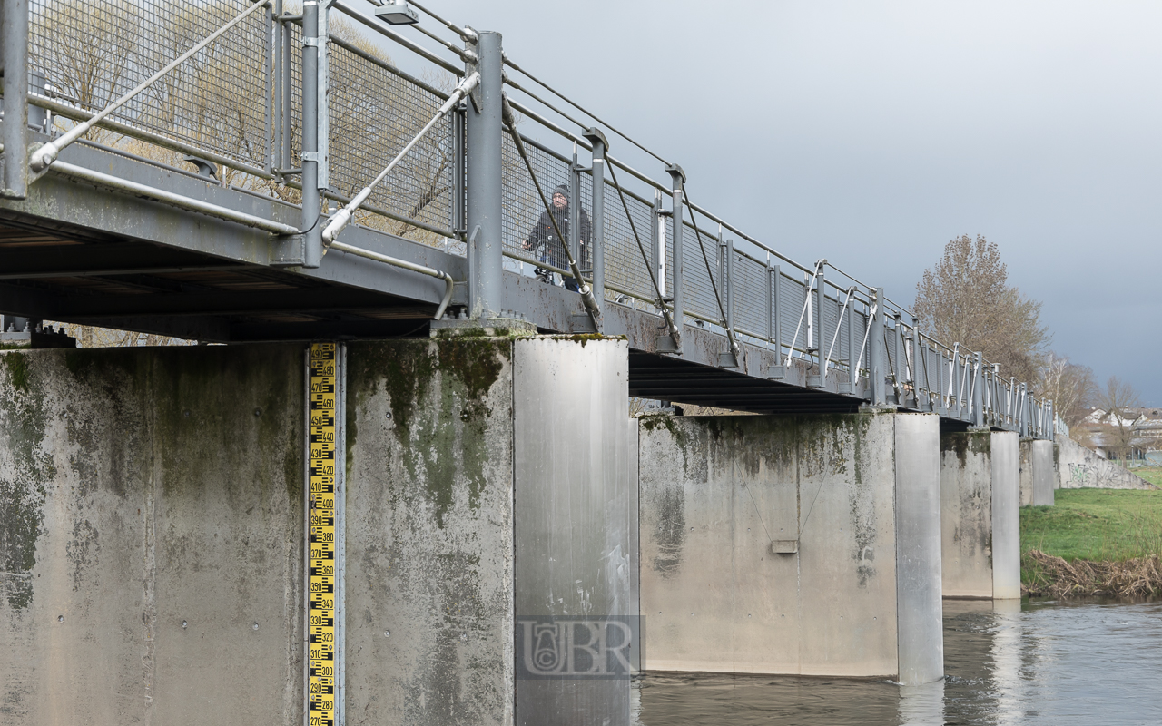 Neue Fußgängerbrücke über den Regen