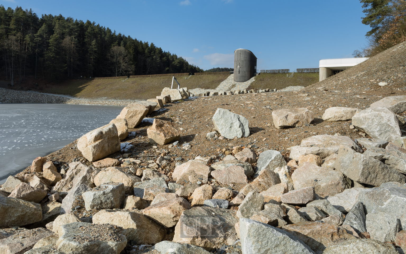 Aufnahmeeinstellungen:    26 mm   1/80 Sek. bei f / 16   ISO 200