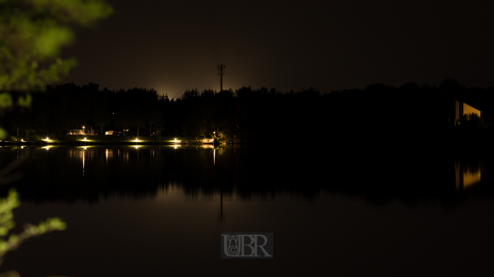 Aufnahmeeinstellungen:    200 mm   4,0 Sek. bei f / 5,6   ISO 1000