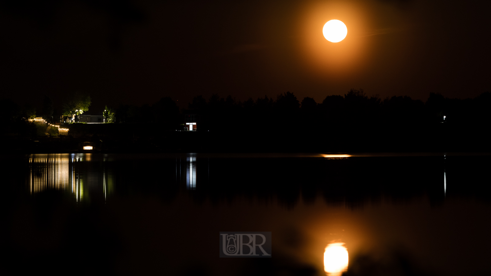 Aufnahmeeinstellungen:    200 mm   1,6 Sek. bei f / 6,3   ISO 1000