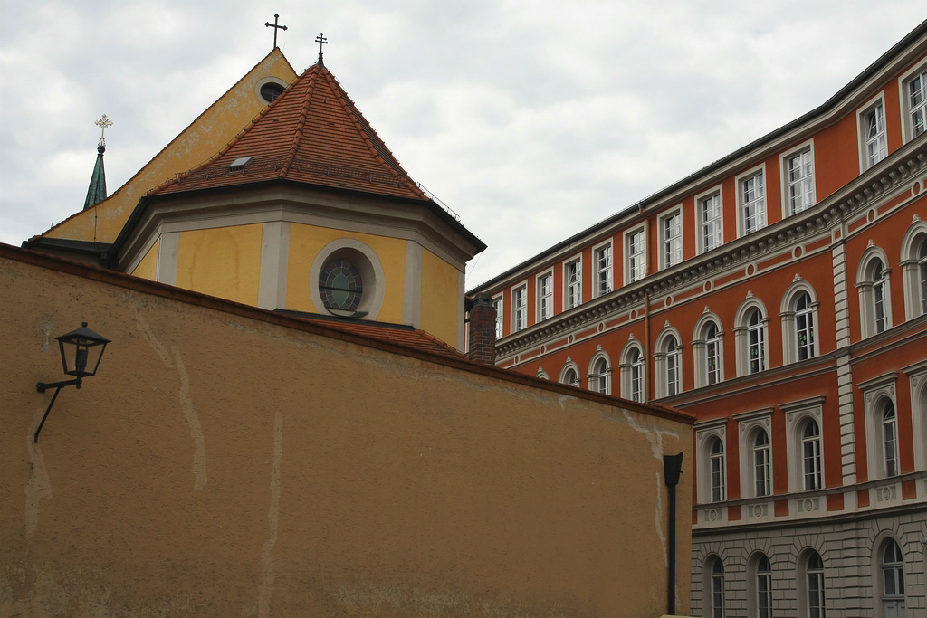 14_hl_kreuz_01_kloster_schule