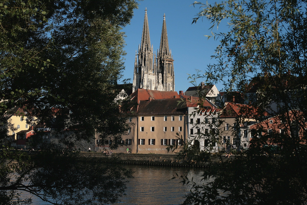 altstadt_donauufer_01a_mit_dom