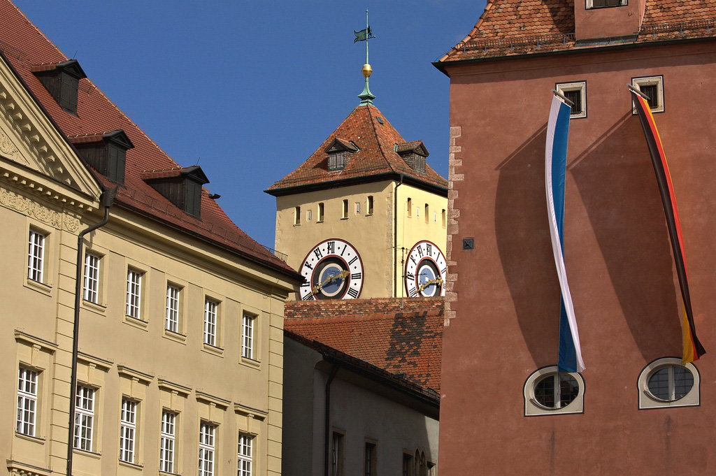 rathaus_alt_turm_uhr