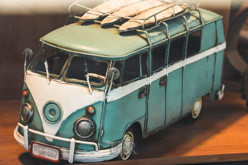 vw_bus_im_schaufenster